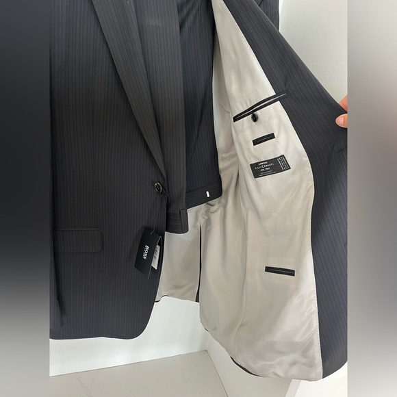 NWT Hugo Boss 44T suit - Picture 4 of 5